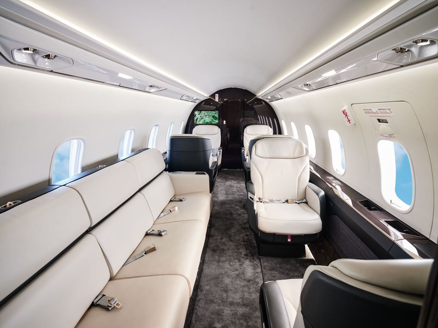 images/Corporate Jets/BGAC/AeroDienst_Challenger3500_094_HDR_S.jpeg